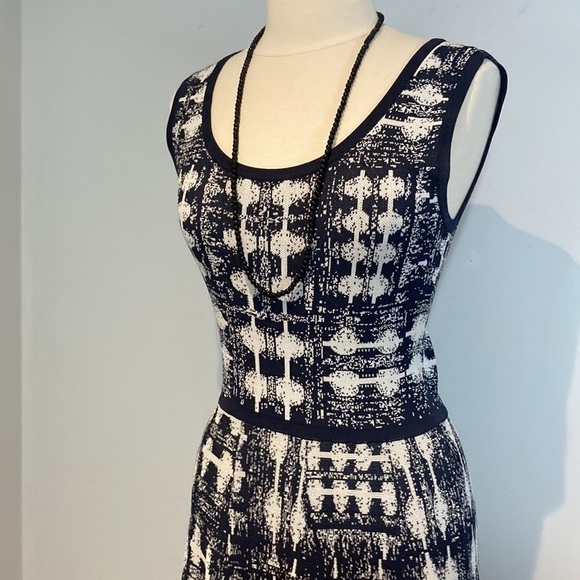 Carmen Marc Valvo Knitstretch Dress Size S - Picture 3 of 10